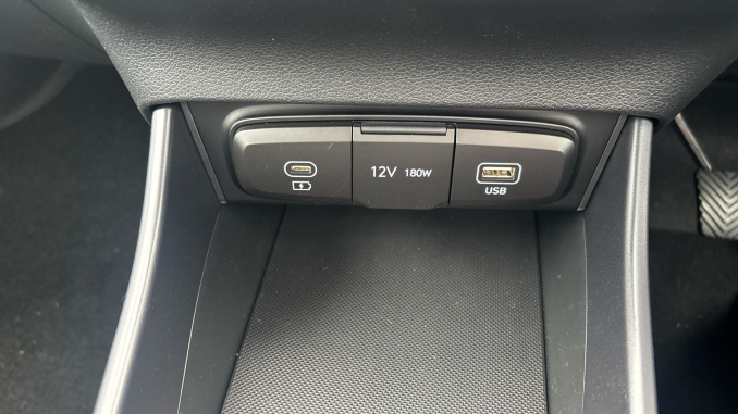 Hyundai i20 1.0T GDi 90 Element 5dr Petrol Hatchback - Image 29